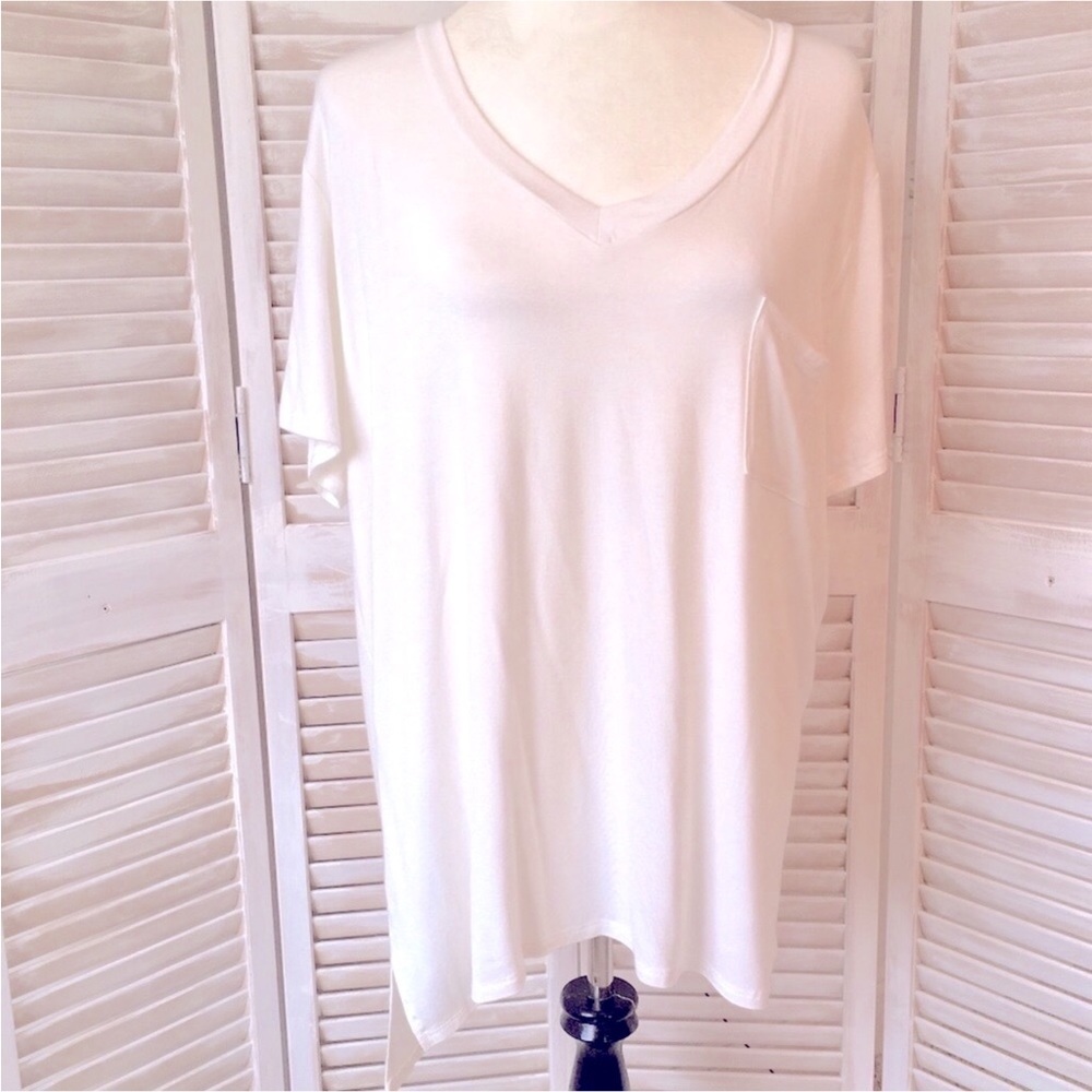 Plus Size White V-Neck Pocket T-Shirt